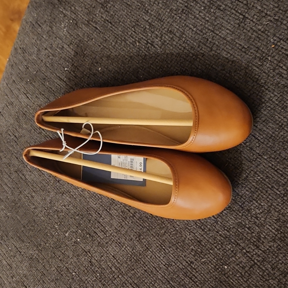 Everly flats brown